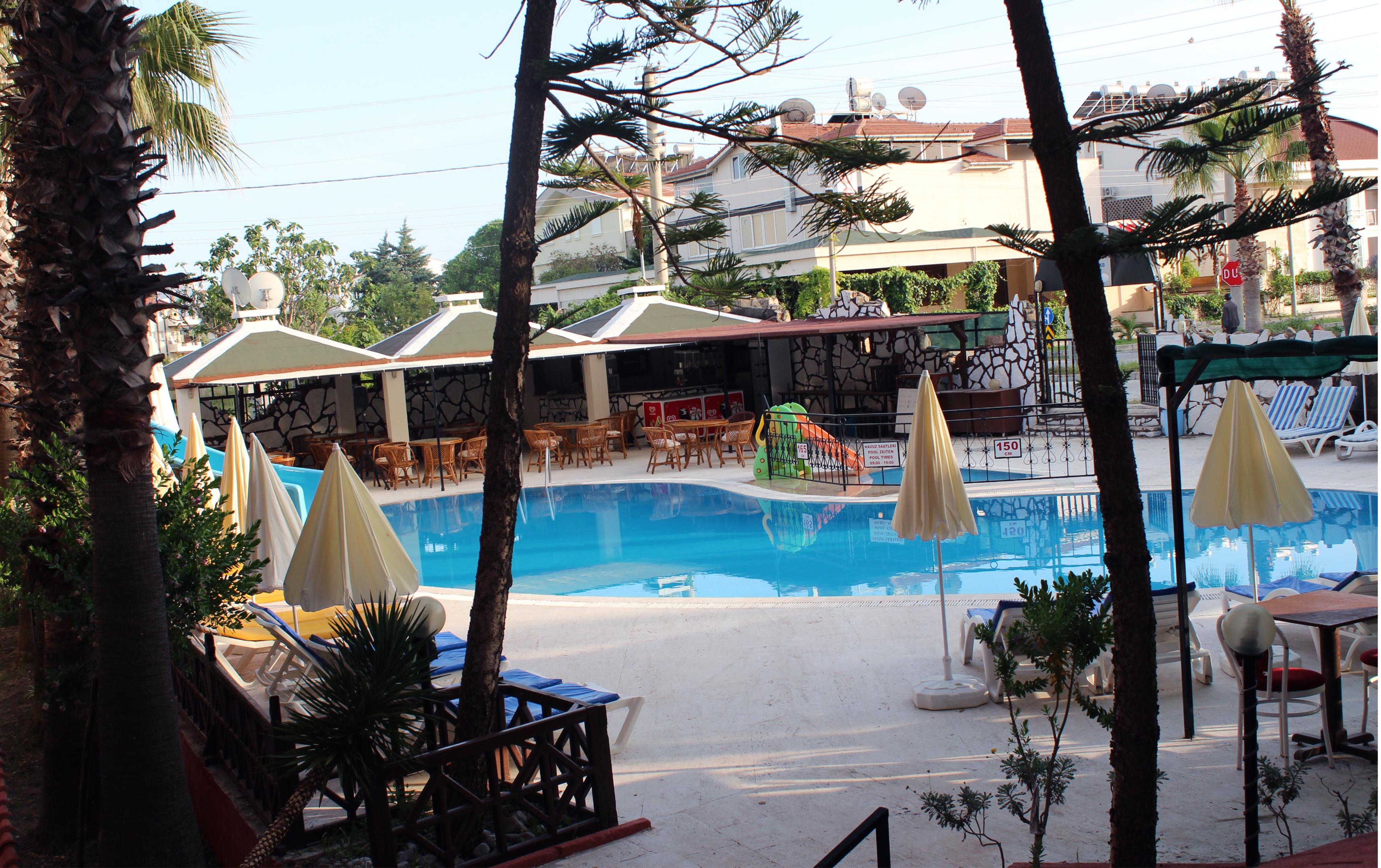 Semoris Hotel Side Exterior foto