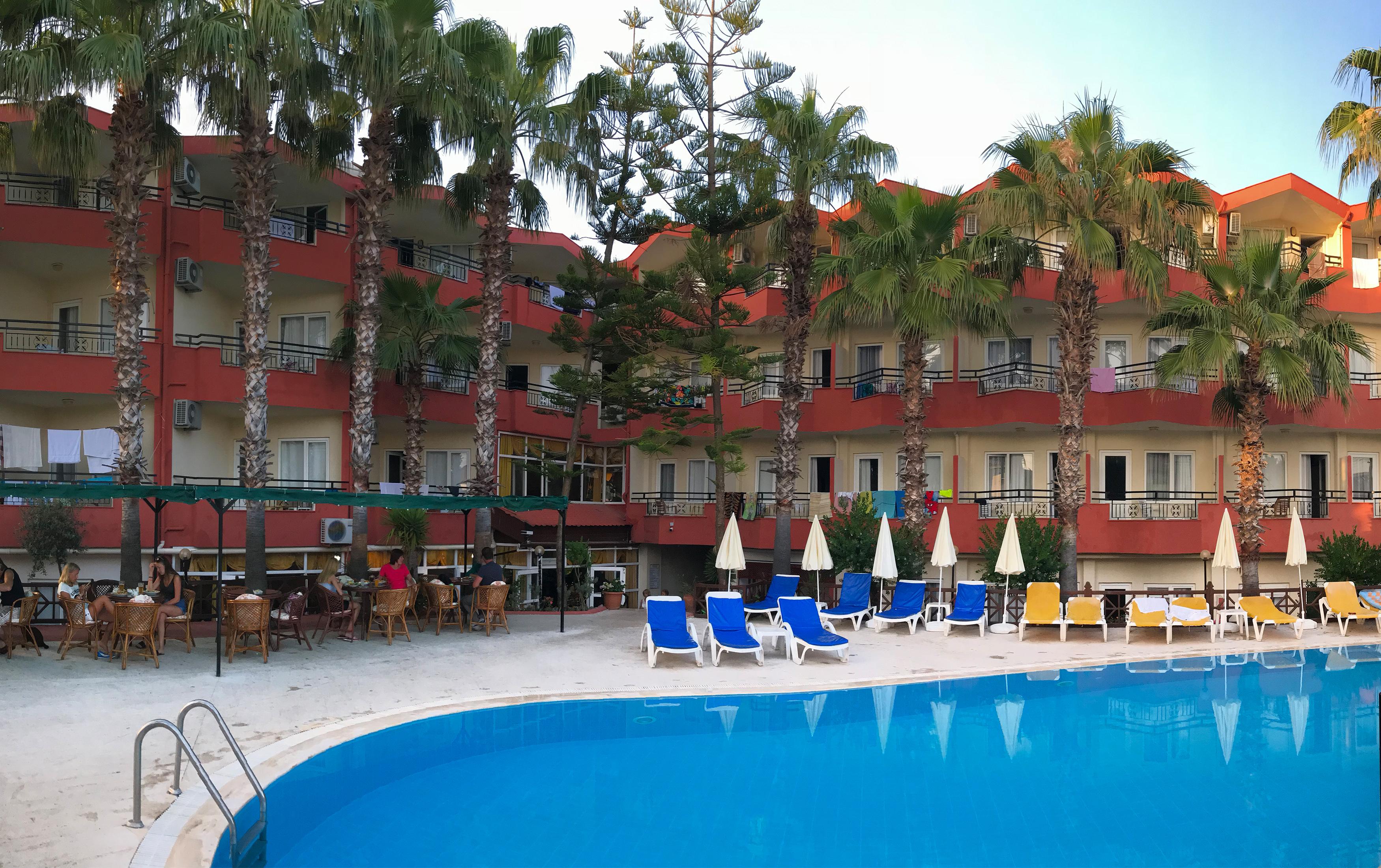 Semoris Hotel Side Exterior foto